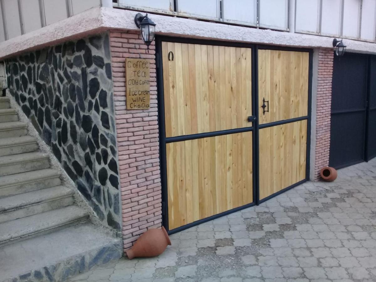 Guesthouse Giorgi Telavi Eksteriør billede