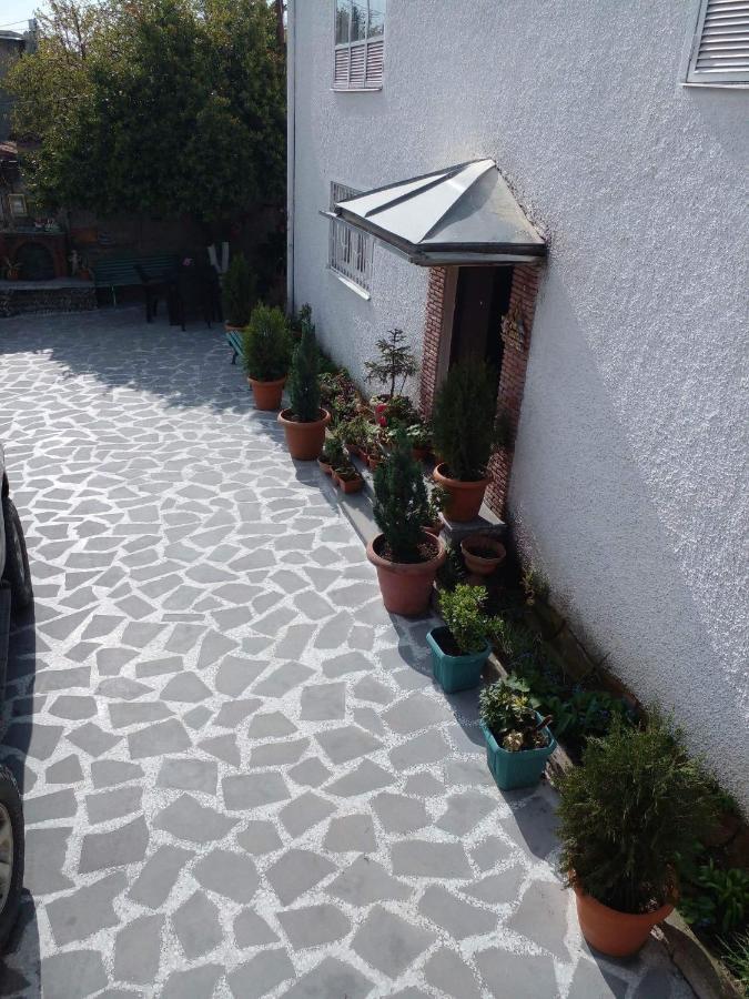 Guesthouse Giorgi Telavi Eksteriør billede