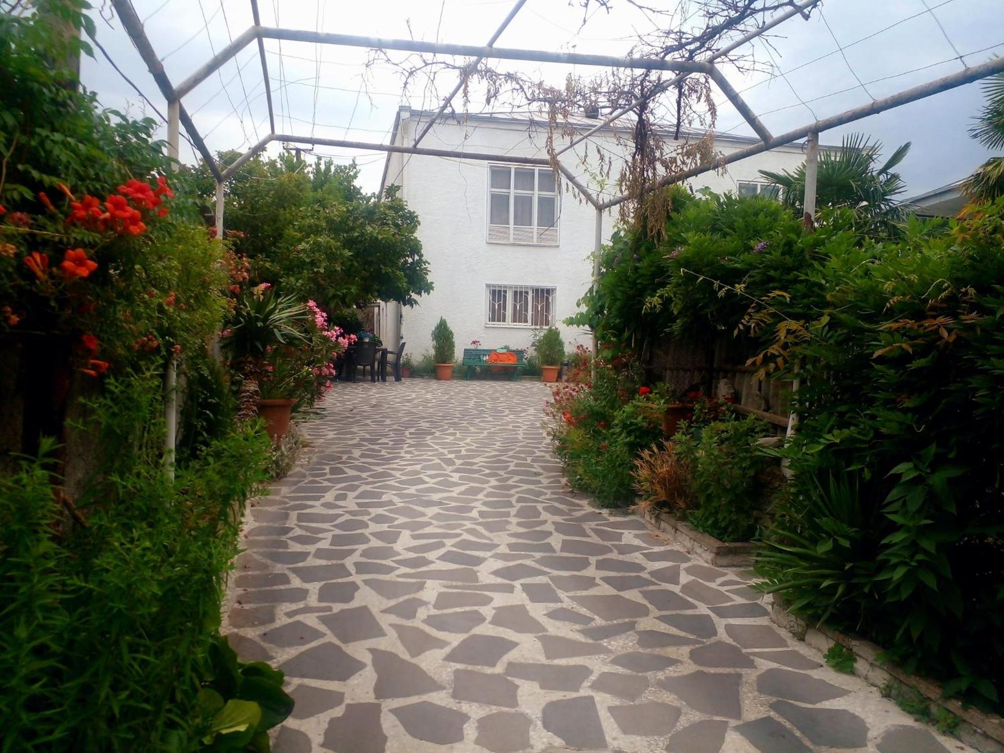 Guesthouse Giorgi Telavi Eksteriør billede
